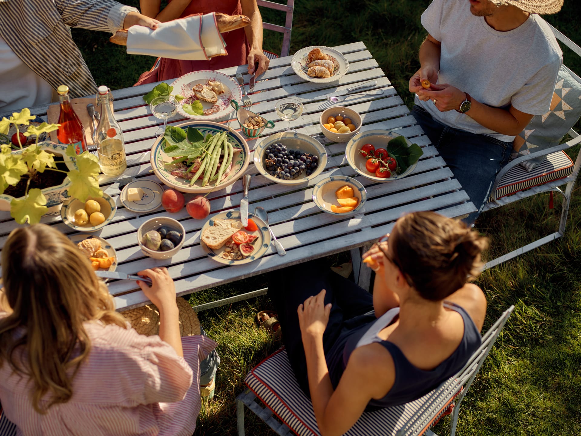 Let’s Go Outside: Take your Tableware on a Trip